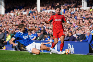               Everton's James Tarkowski (left) and Wolverhampton Wanderers' Hugo Bueno