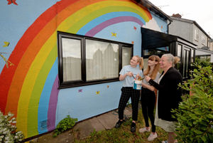 Alana with sister Liea and mum Caroline