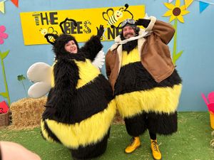 There will be daily live performances of ‘The Bees Knees Show’ during Bee Amaized Week.