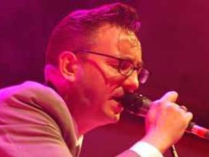 Supporting image for story: Epic display from Richard Hawley