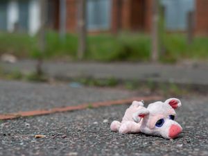 Supporting image for story: Almost 1.7m children in households caught up in two-child benefit cap