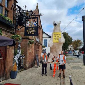 Stopping outside the aptly named The Bears Paw