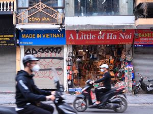 Supporting image for story: Vietnam drops Covid restrictions for foreign visitors