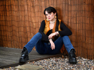 Supporting image for story: Pop star's daughter Belle follows in mum's footsteps