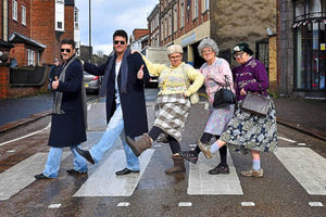 Supporting image for story: Simon Cowell look-a-likes join Fizzogs for video - with video