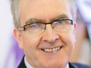 Supporting image for story: Credit card companies 'fuelling debt'