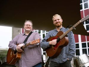 Supporting image for story: German singer learns Welsh and sings with his idol