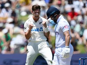 Supporting image for story: England struggle to 54 for two at lunch in Hamilton