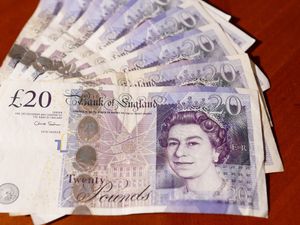 Supporting image for story: Bank notes with Queen’s portrait will remain legal tender