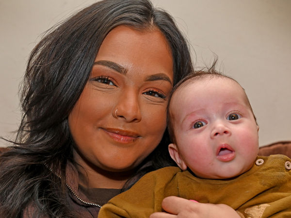 Davina Barrett avec ezra en janvier 2024.