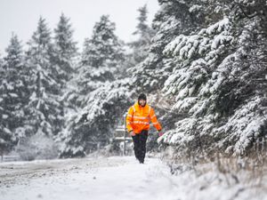 Supporting image for story: Heavy snow showers on way in parts of UK as weather warning issued by Met Office