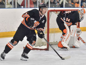 Supporting image for story: Returning Weaver helps Telford Tigers to big win