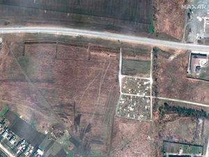 Supporting image for story: Satellite images reveal possible mass graves near Mariupol