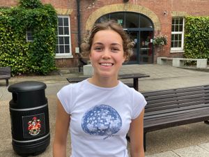 Supporting image for story: Girl, 14, achieved grade 9 in French GCSE after taking exam two years early