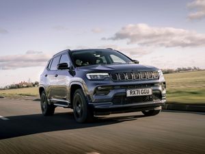 Supporting image for story: First Drive: Jeep’s Compass 4xe combines hybrid efficiency and off-road capability