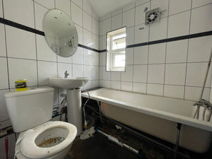 Bathoom. Photo: Right Move