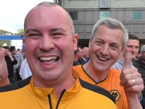 Supporting image for story: 'The character that team just showed was sensational!' Wolves fans delighted after Chelsea comeback - WATCH 

