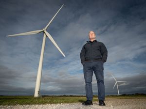 Supporting image for story: No new oil and gas licences and huge boost to renewables in Labour energy plans