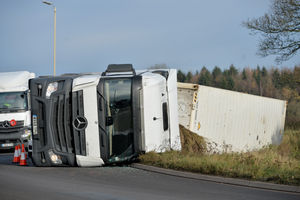 The overturned lorry at Pickmere Island 