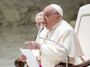 Supporting image for story: Pope Francis reprimands Vatican staff for gossiping