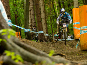 Supporting image for story: Rachel Atherton on top of the world