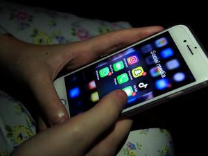 Supporting image for story: Bedtime phone use causing sleepless nights, research suggests