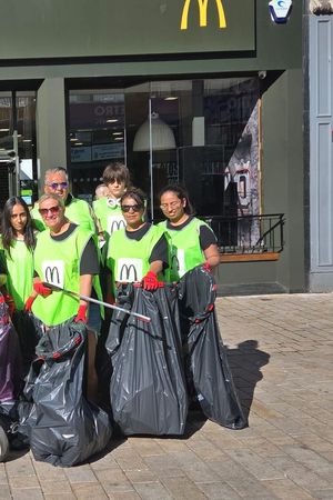 McDonald's Crewmembers attending a litter pick