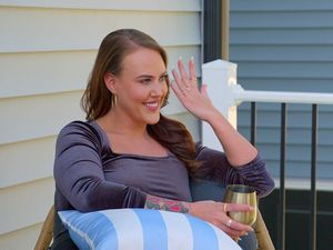 Supporting image for story: Love Is Blind’s Chelsea says she started therapy to battle ‘inner demons’