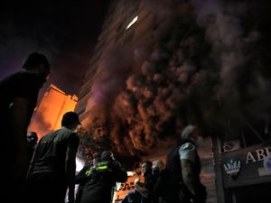 Supporting image for story: Israeli airstrike hits central Beirut near key government buildings and embassies