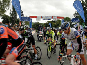 Supporting image for story: Tour of Britain riders in Newtown