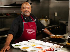 Supporting image for story: Watch UK's best curry chef prepare one of his restaurant's most popular dishes
