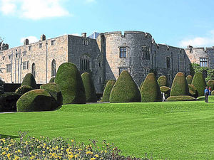 Supporting image for story: Chirk Castle grounds closed after suspicious package found