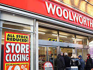 Supporting image for story: Empty Woolies shop to reopen