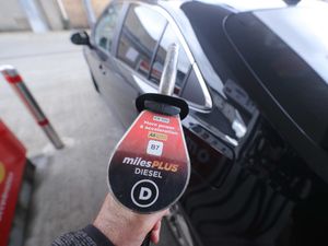 Supporting image for story: Private demand for new diesel cars growing faster than for EVs