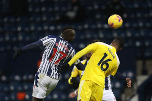 Mbaye Diagne of West Bromwich Albion and Tosin Adarabioyo of Fulham. (AMA)