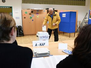 Supporting image for story: Czech opposition group wins election for third of Senate seats