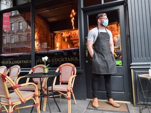 Supporting image for story: Pub bosses call for new tax cuts and furlough over Plan B restrictions