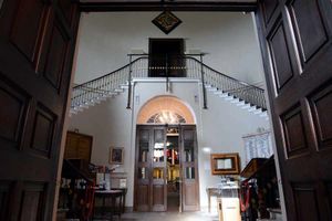 The entrance hall.