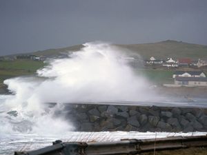 Supporting image for story: Warning of disruption as 75mph gusts forecast