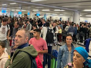 Supporting image for story: Minister apologises for passport e-gate failure disruption