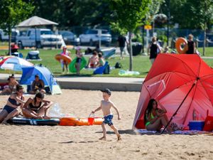 Supporting image for story: Heatwave linked to sudden deaths in Vancouver as new temperature records set