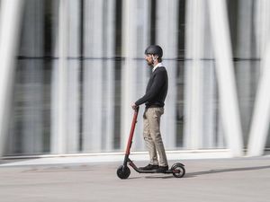 Supporting image for story: Seat looks to the future of urban mobility with eXS KickScooter