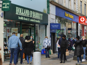 Supporting image for story: Panic buyers stockpile and queue ahead of lockdown