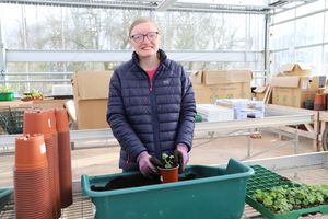 Derwen volunter Isabel Jones.