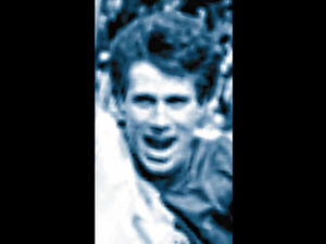 Supporting image for story: Ex-footballer Chris Thompson's death linked to drink habit