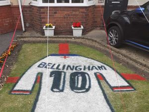 Supporting image for story: Junior club chairman in Jude Bellingham's Black Country hometown creates eye-catching mural for star