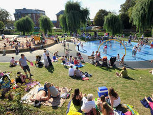 Supporting image for story: Summer temperatures are soon to plummet