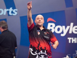 Supporting image for story: Yozza faces Rob Cross for place in the last 16
