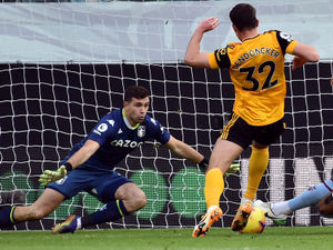 Supporting image for story: Dean Smith: Emiliano Martinez bringing more than just big saves to Aston Villa