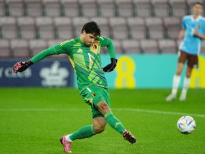 Supporting image for story: Man Utd swoop for goalkeeper Senne Lammens on deadline day